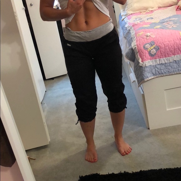 Lorna Jane Pants - Lorna Jane crop studio pants